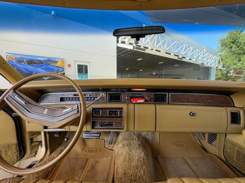 1976 Lincoln Continental 5th Gen - Image 28 of 31