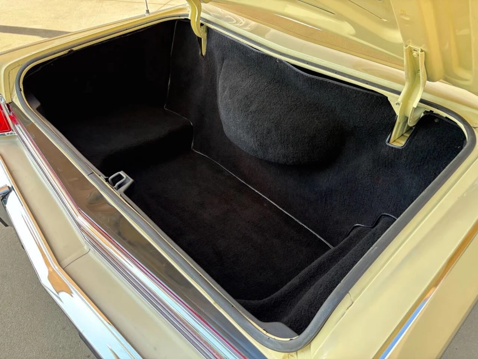 1976 Lincoln Continental 5th Gen - Image 8 of 31