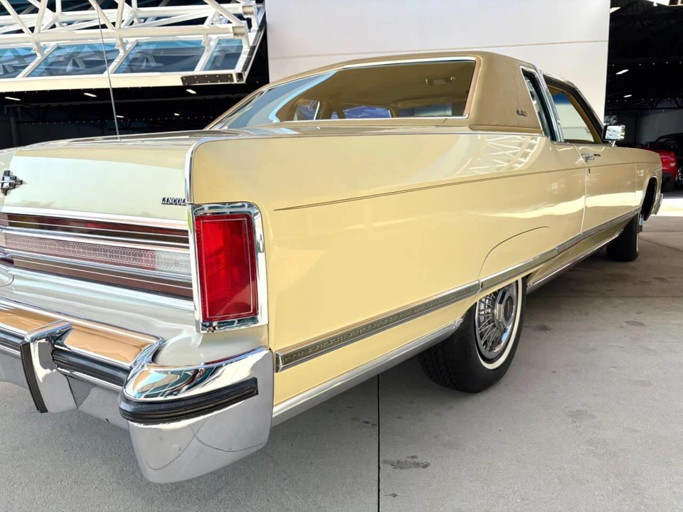 1976 Lincoln Continental 5th Gen - Image 18 of 31