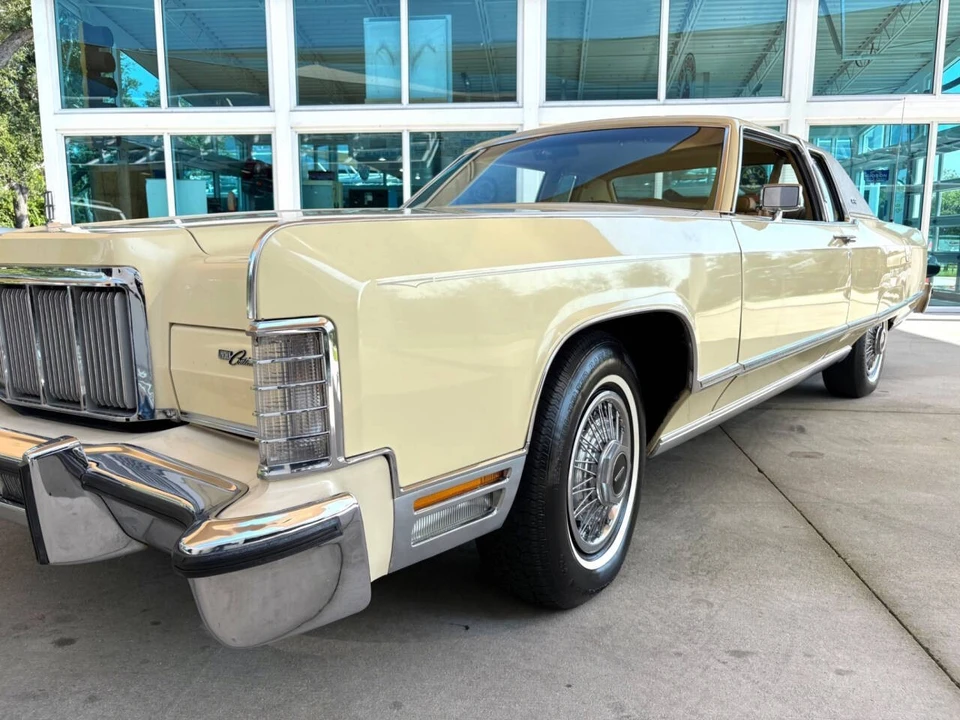 1976 Lincoln Continental 5th Gen - Image 14 of 21