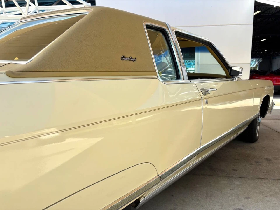 1976 Lincoln Continental 5th Gen - Image 19 of 21