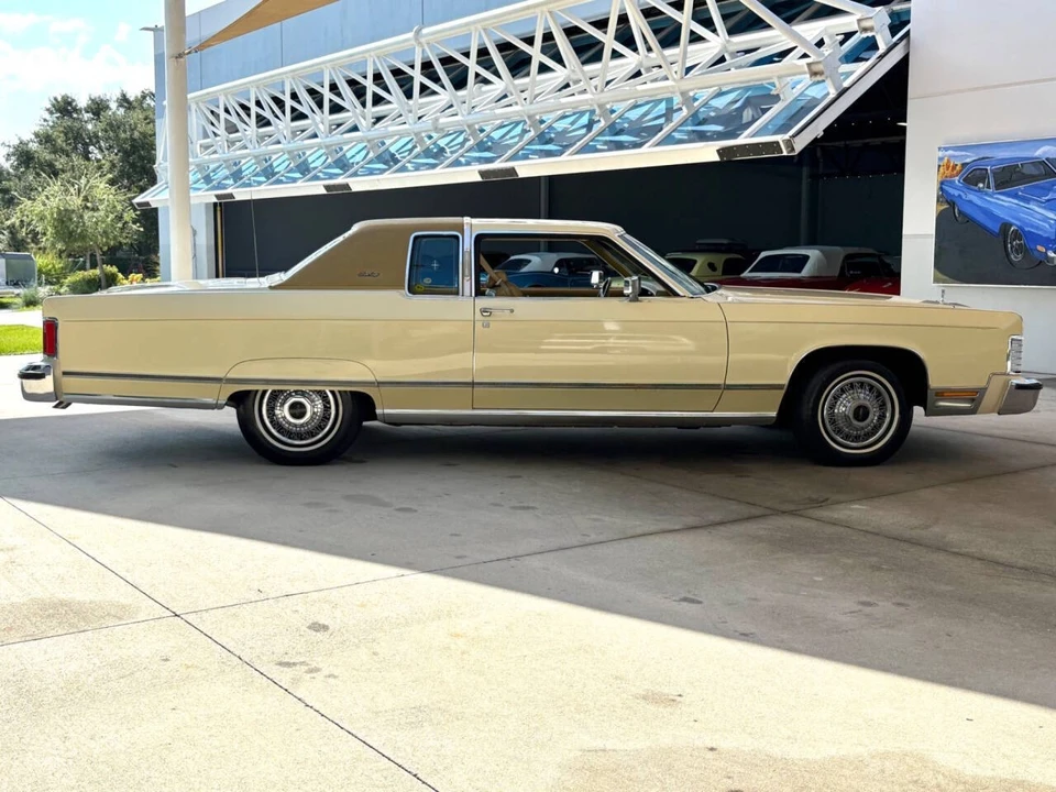 1976 Lincoln Continental 5th Gen - Image 5 of 21