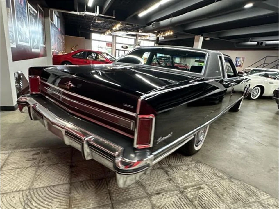 1976 Lincoln Continental 5th Gen - Image 28 of 29
