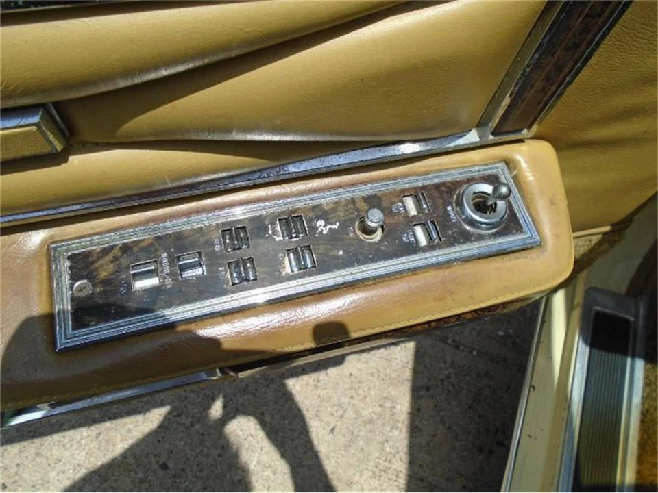 1976 Lincoln Continental 5th Gen - Image 14 of 25