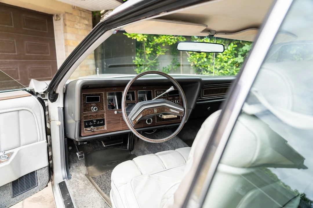 1976 Lincoln Continental 5th Gen - Image 25 of 30