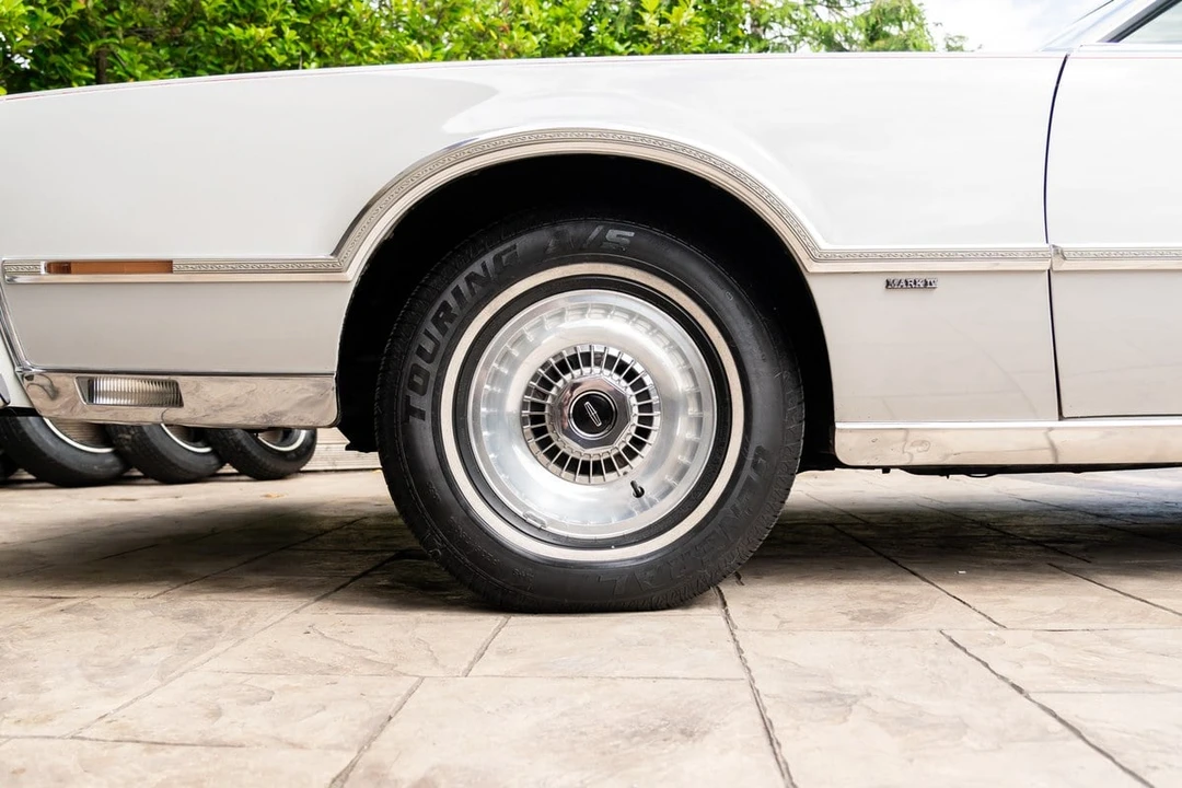 1976 Lincoln Continental 5th Gen - Image 21 of 30