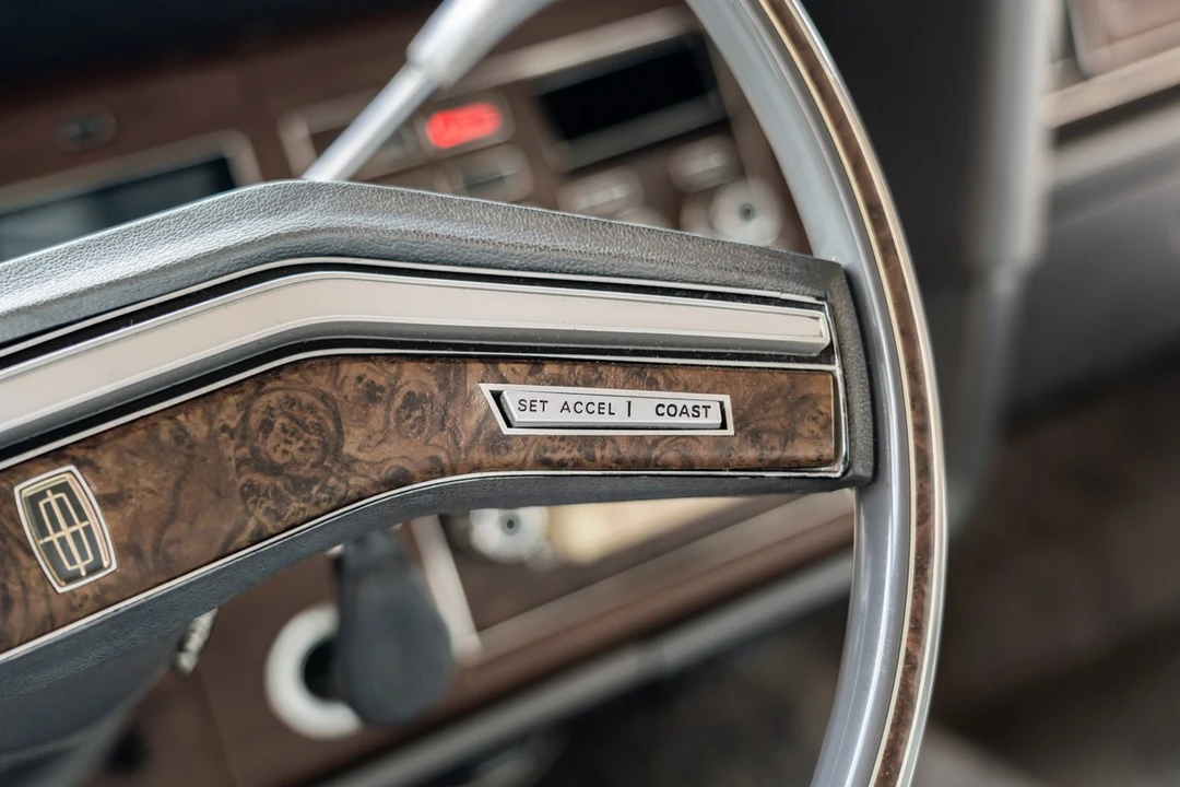 1976 Lincoln Continental 5th Gen - Image 27 of 30