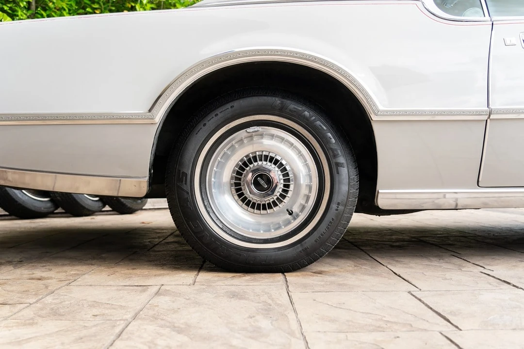 1976 Lincoln Continental 5th Gen - Image 23 of 30
