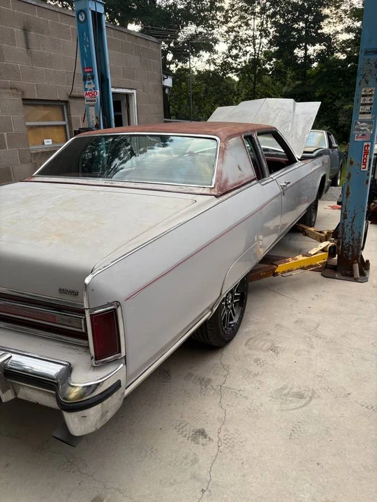 1976 Lincoln Continental 5th Gen - Image 12 of 17