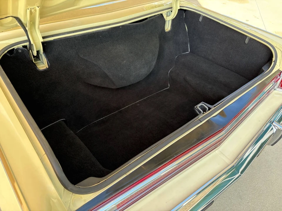 1976 Lincoln Continental 5th Gen - Image 10 of 31