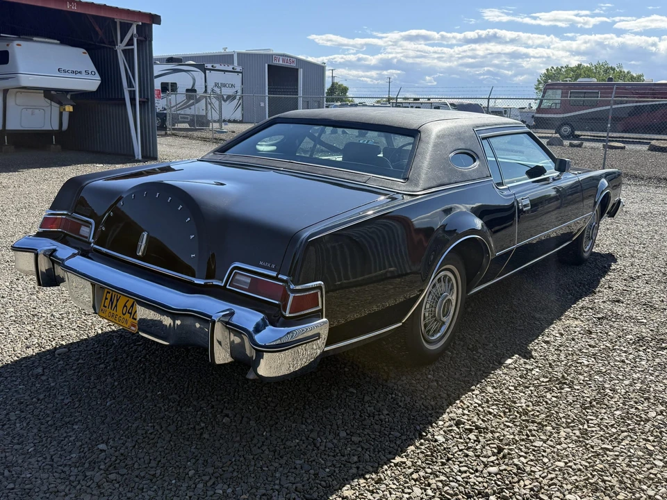 1976 Lincoln Continental Mark IV - Image 10 of 31