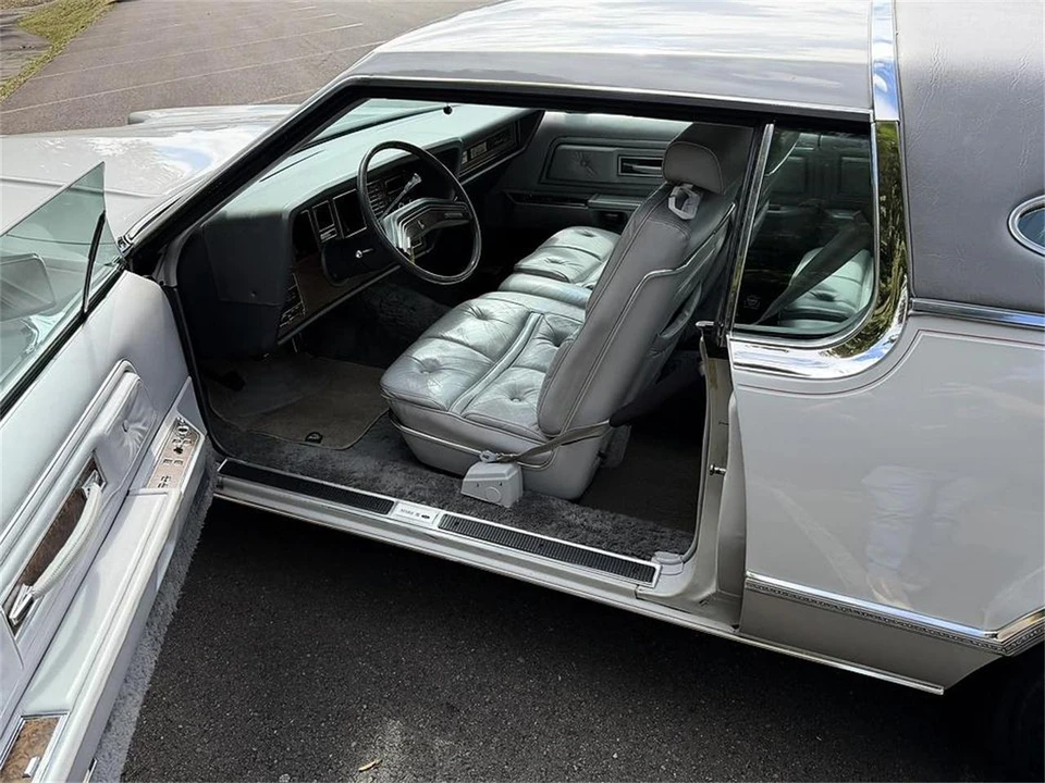 1976 Lincoln Continental Mark IV - Image 17 of 31