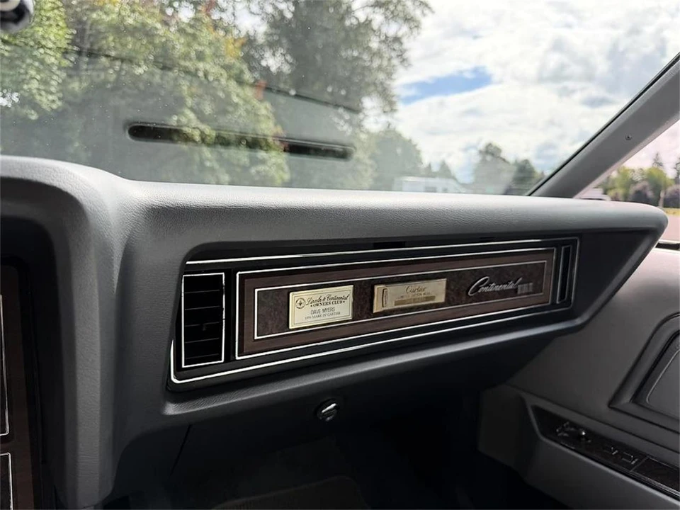 1976 Lincoln Continental Mark IV - Image 27 of 31