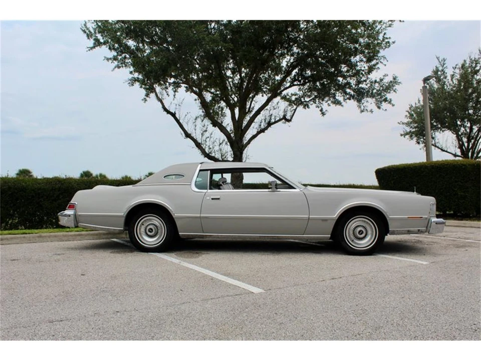 1976 Lincoln Continental Mark IV - Image 2 of 31