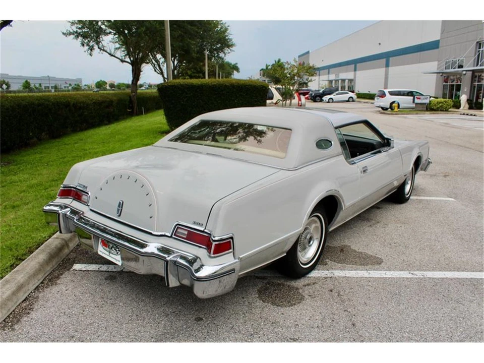 1976 Lincoln Continental Mark IV - Image 17 of 31