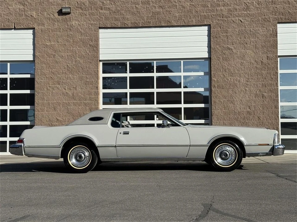 1976 Lincoln Continental Mark IV - Image 3 of 31
