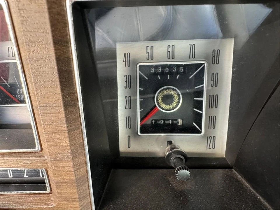 1976 Lincoln Continental Mark IV - Image 12 of 31