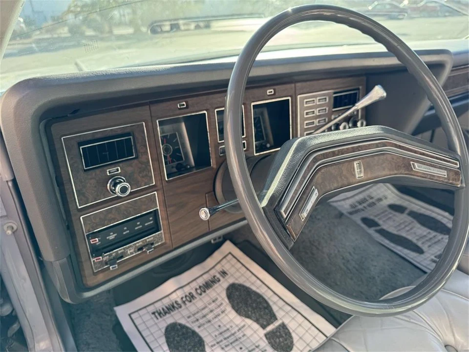 1976 Lincoln Continental Mark IV - Image 16 of 31