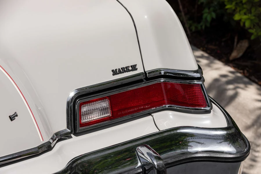 1976 Lincoln Continental Mark IV - Image 13 of 31
