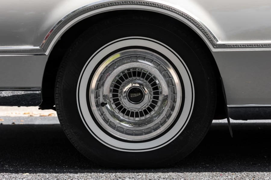 1976 Lincoln Continental Mark IV - Image 12 of 31