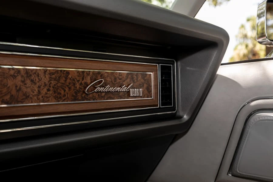 1976 Lincoln Continental Mark IV - Image 26 of 31