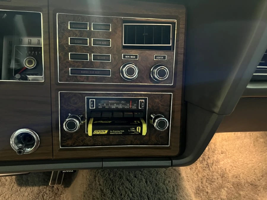 1976 Lincoln Continental Mark IV - Image 25 of 31