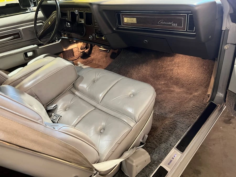 1976 Lincoln Continental Mark IV - Image 29 of 31