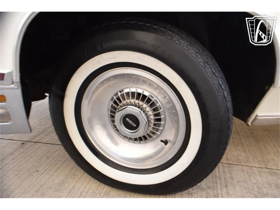 1976 Lincoln Town Car - Image 26 of 31