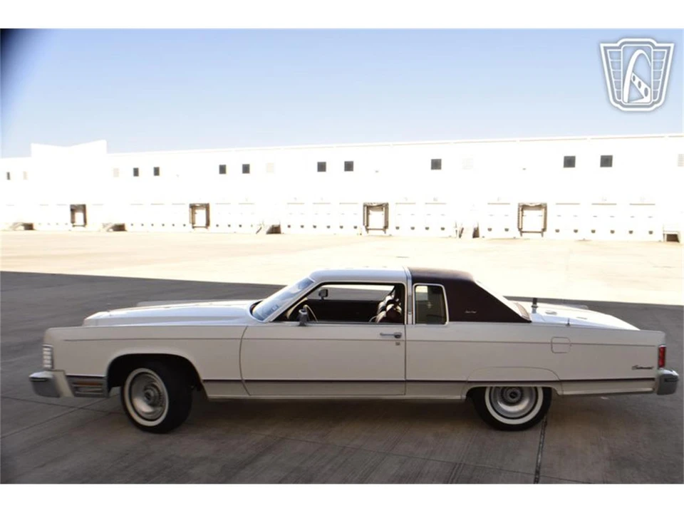 1976 Lincoln Town Car - Image 2 of 31