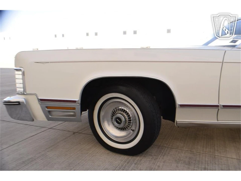 1976 Lincoln Town Car - Image 27 of 31