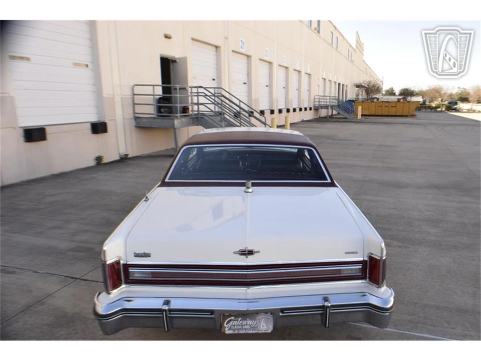 1976 Lincoln Town Car - Image 8 of 31