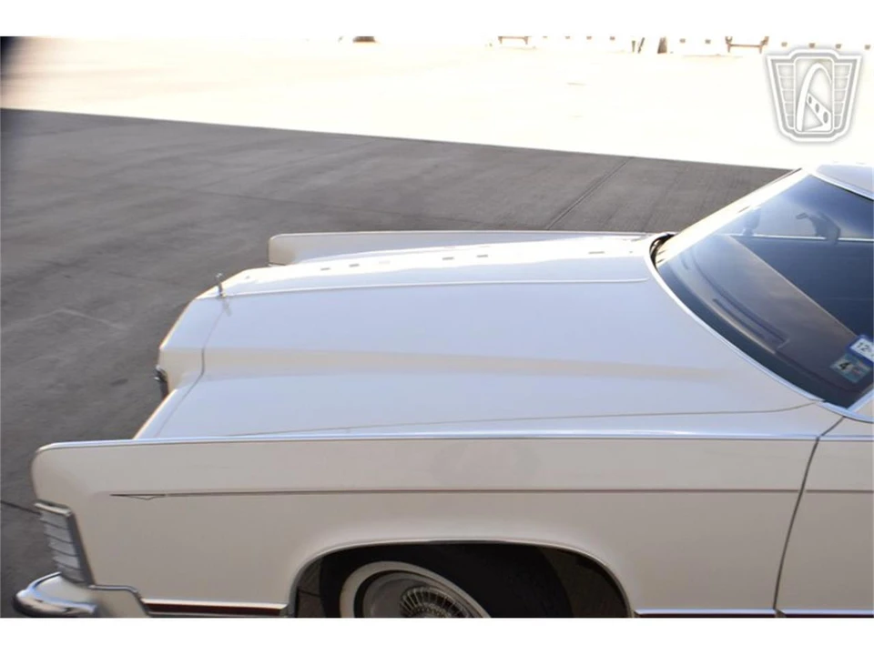 1976 Lincoln Town Car - Image 28 of 31