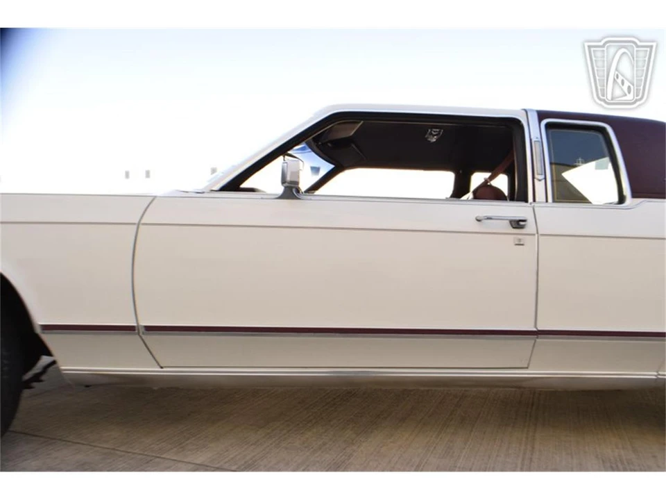 1976 Lincoln Town Car - Image 29 of 31