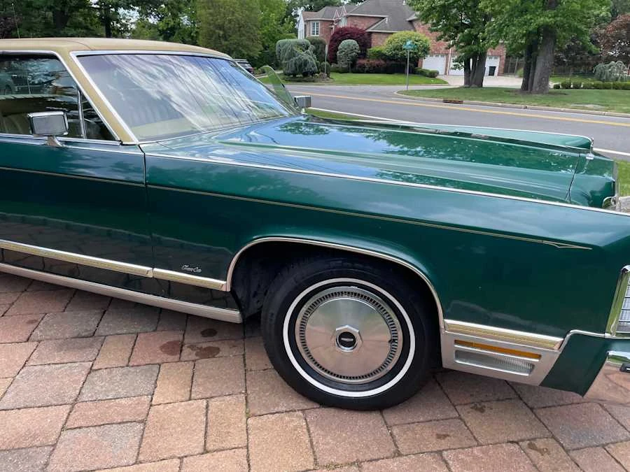 1976 Lincoln Town Car - Image 10 of 31