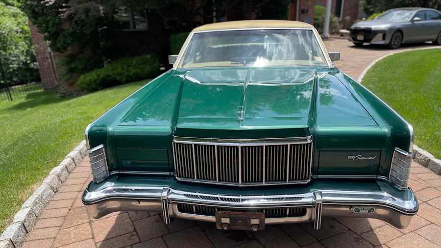 1976 Lincoln Town Car - Image 3 of 31