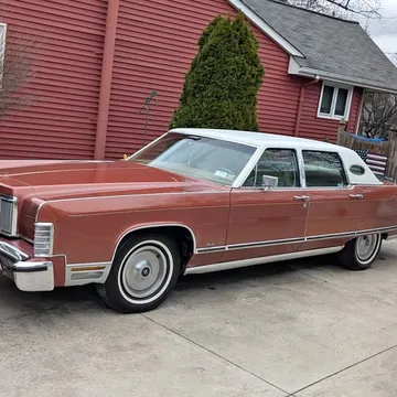 1976 Lincoln Town Car Signature Sedan 4D