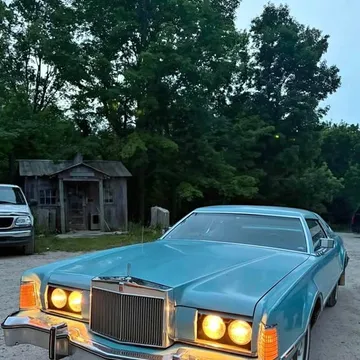 1976 Lincoln Continental Mark IV Luxury Coupe 2D
