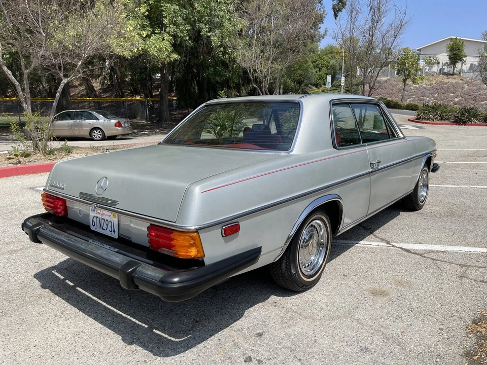 1976 Mercedes-Benz W114 & W115 - Image 10 of 31