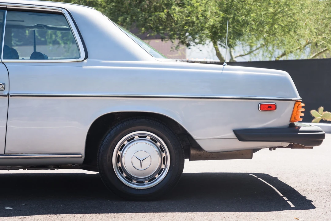 1976 Mercedes-Benz W114 & W115 - Image 13 of 31