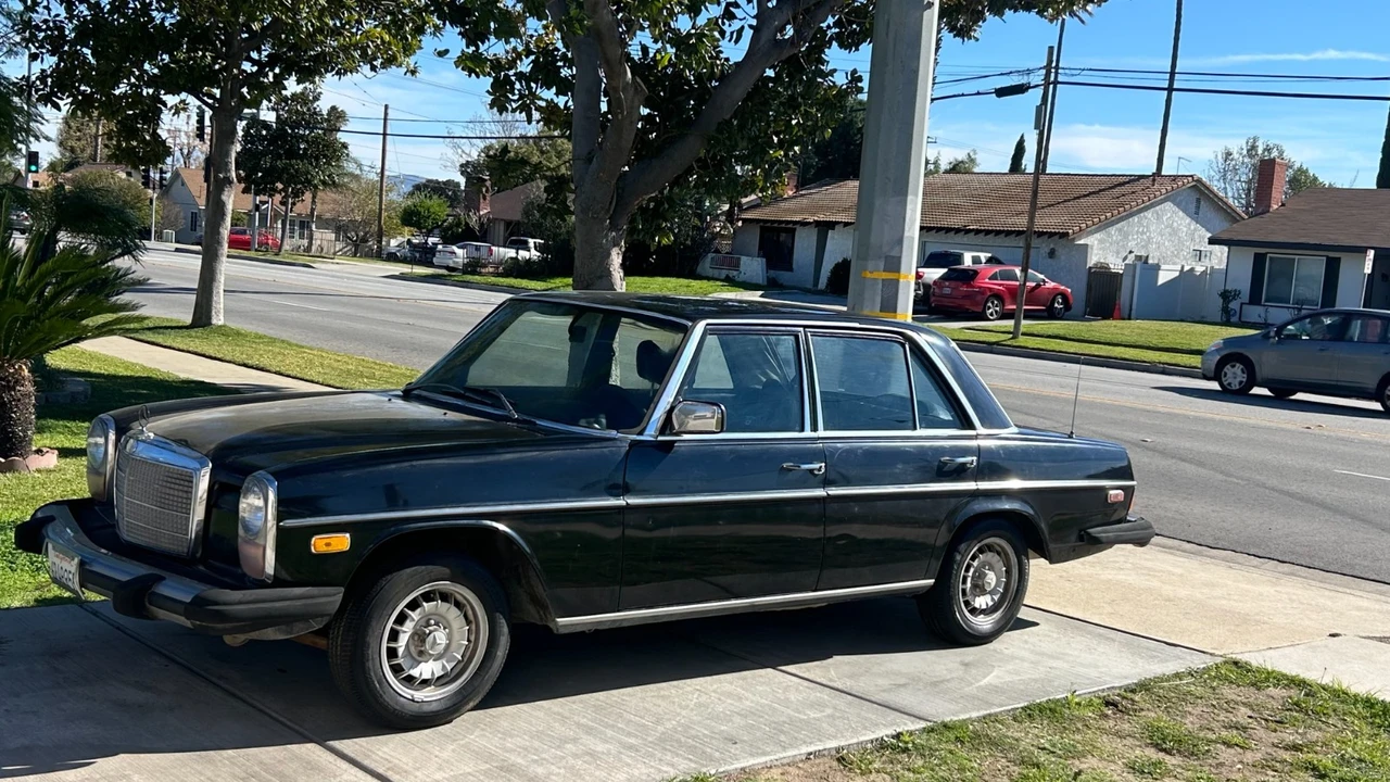 1976 Mercedes-Benz W114 & W115 - Image 9 of 14