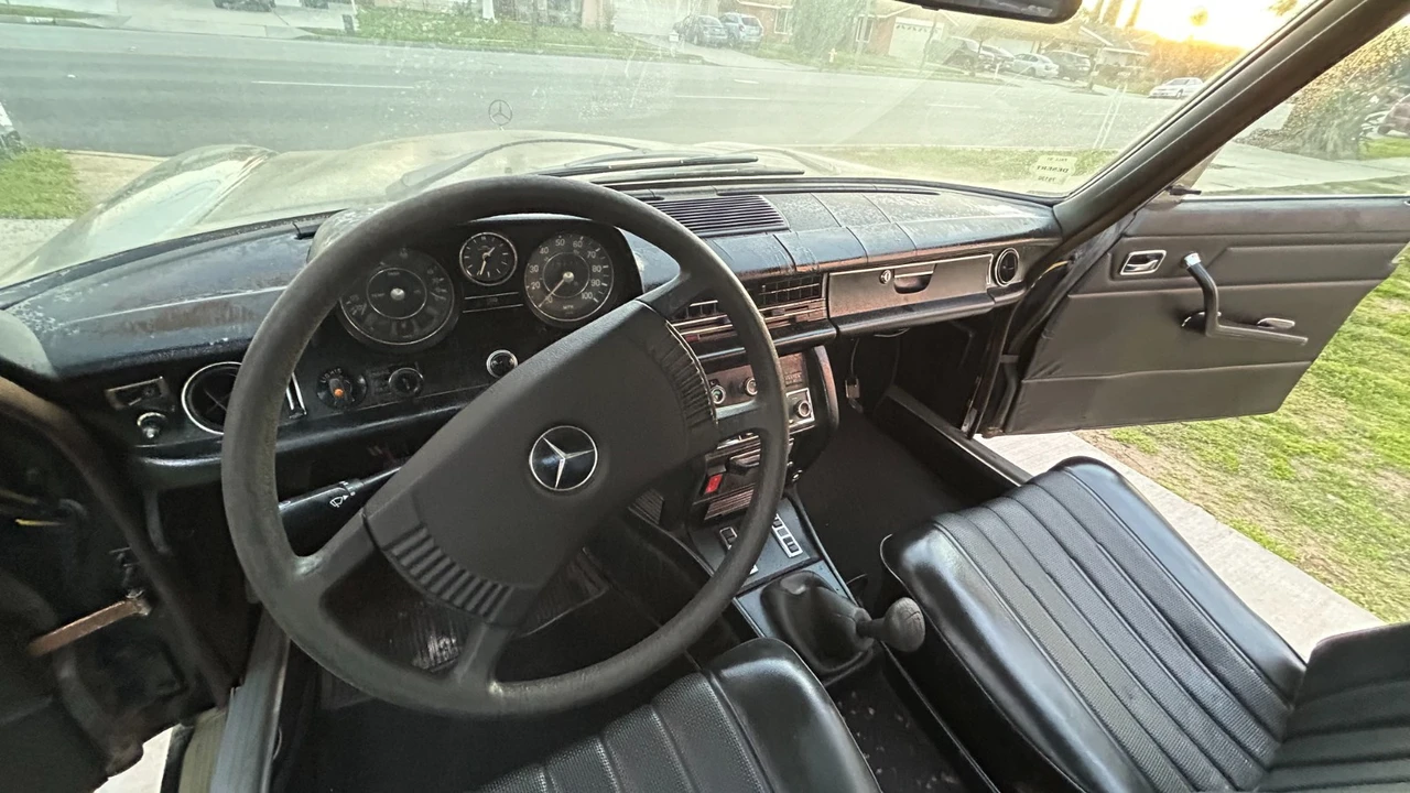 1976 Mercedes-Benz W114 & W115 - Image 6 of 14
