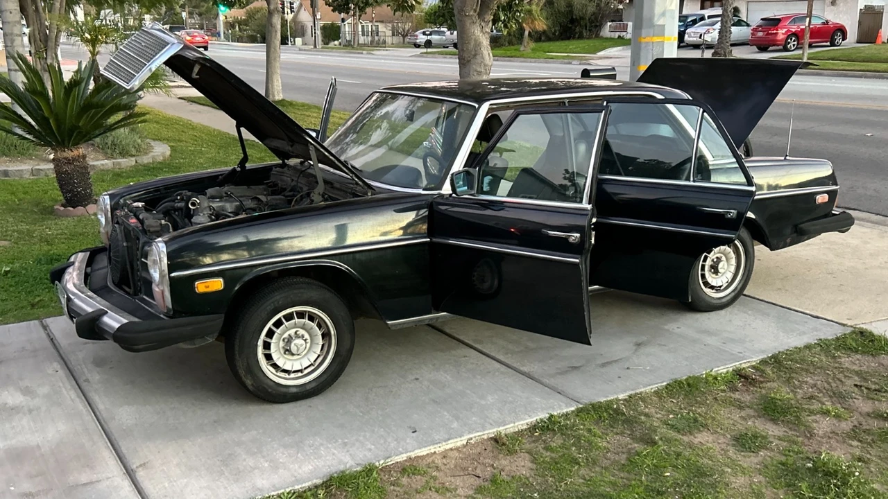 1976 Mercedes-Benz W114 & W115 - Image 13 of 14