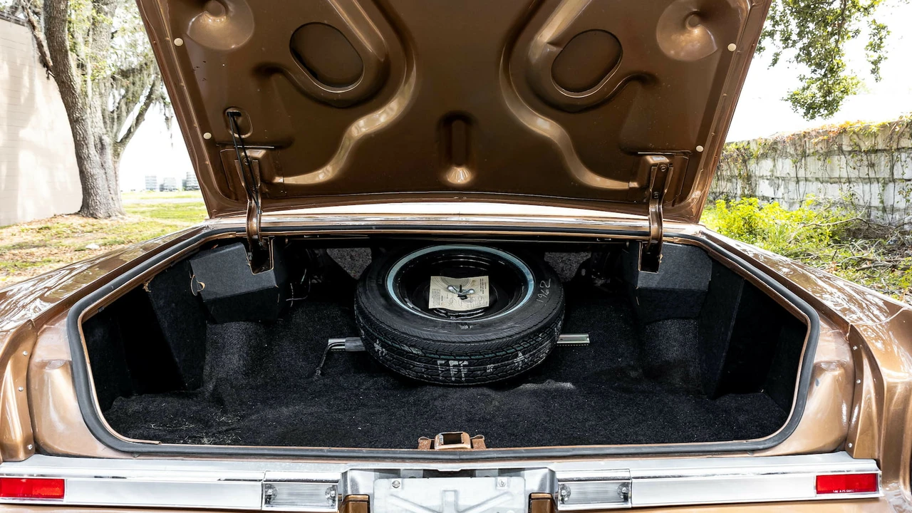 1976 Oldsmobile 98 - Image 27 of 31