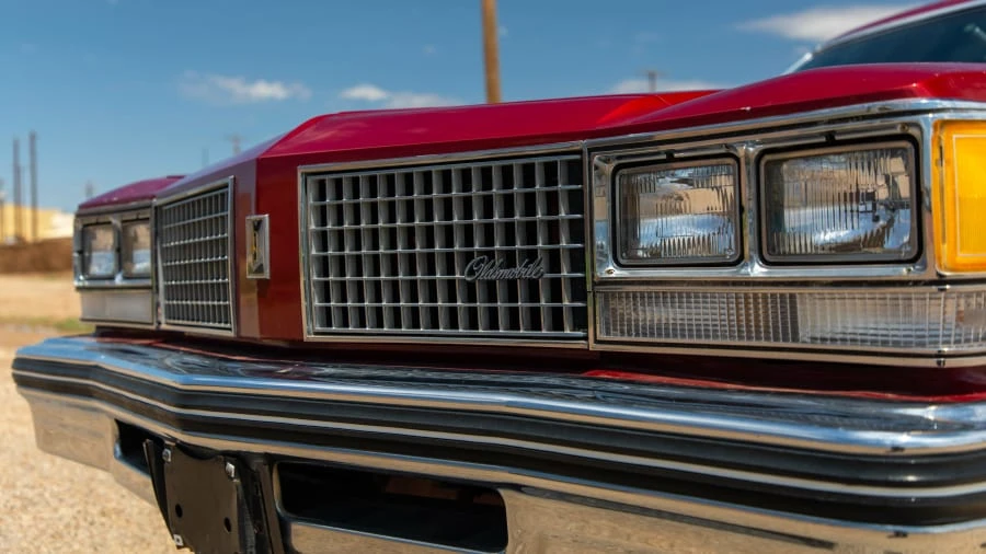 1976 Oldsmobile Custom Cruiser - Image 13 of 14