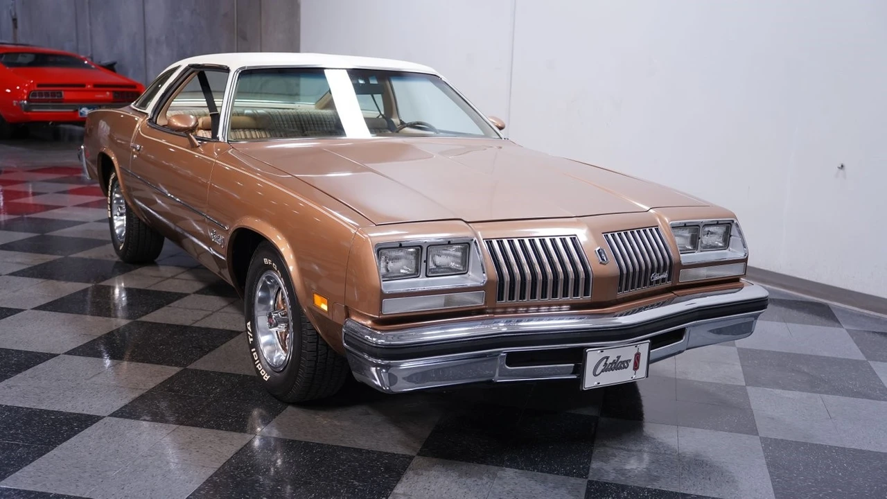 1976 Oldsmobile Cutlass 4th Gen - Image 15 of 21