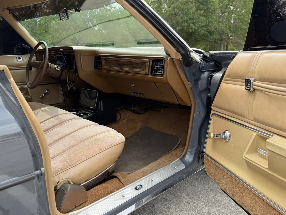 1976 Pontiac Bonneville 4th Gen - Image 10 of 18