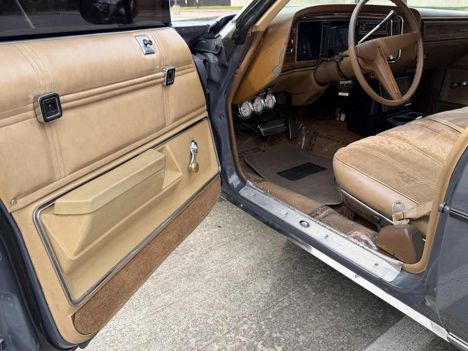 1976 Pontiac Bonneville 4th Gen - Image 15 of 18