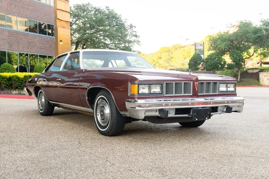 1976 Pontiac Grand LeMans Sedan