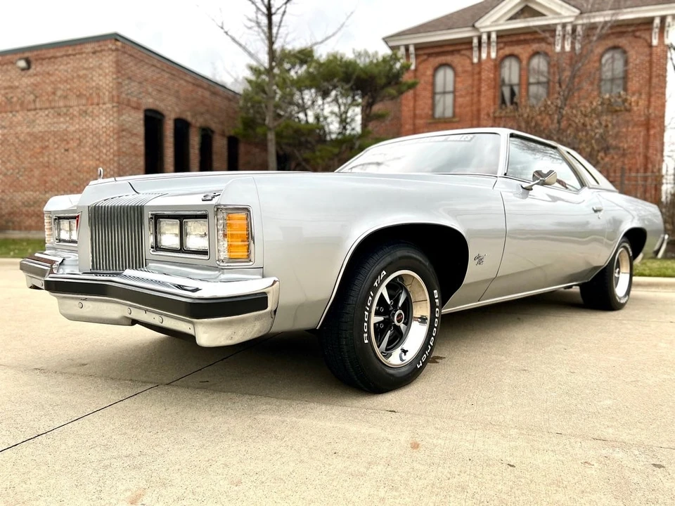 1976 Pontiac Grand Prix 3rd+ Gen - Image 7 of 31