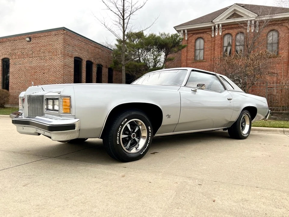 1976 Pontiac Grand Prix 3rd+ Gen - Image 9 of 31